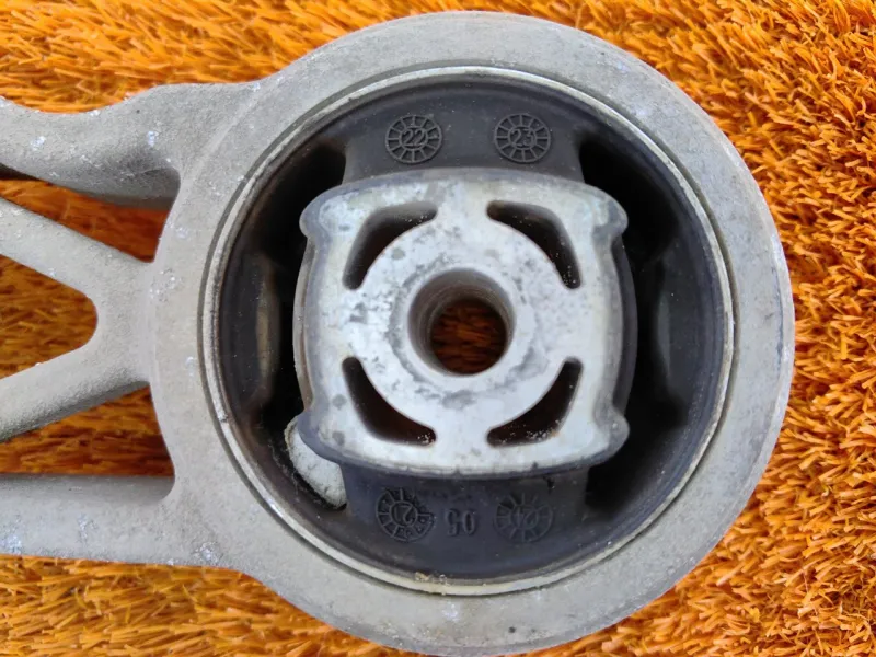 Опора двигателя