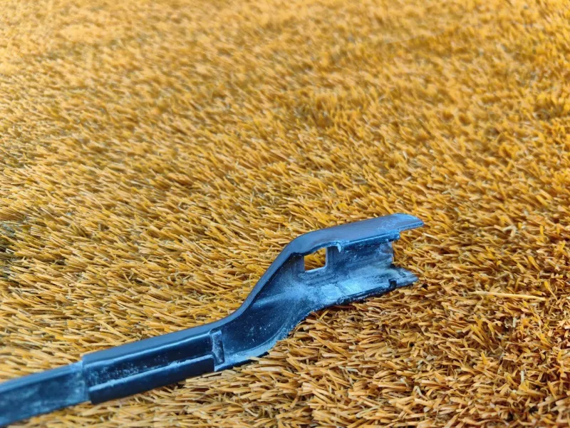 поводок стеклоочистителя