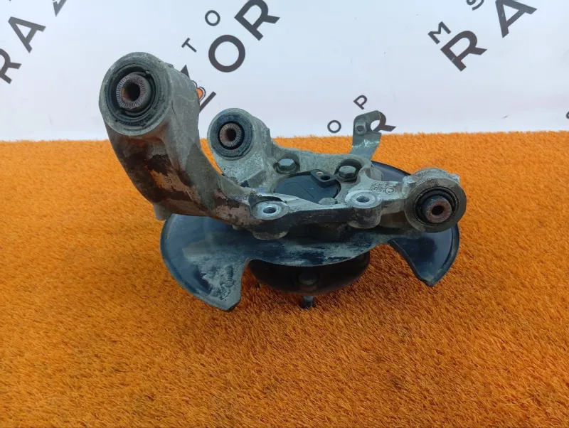 Кулак поворотный