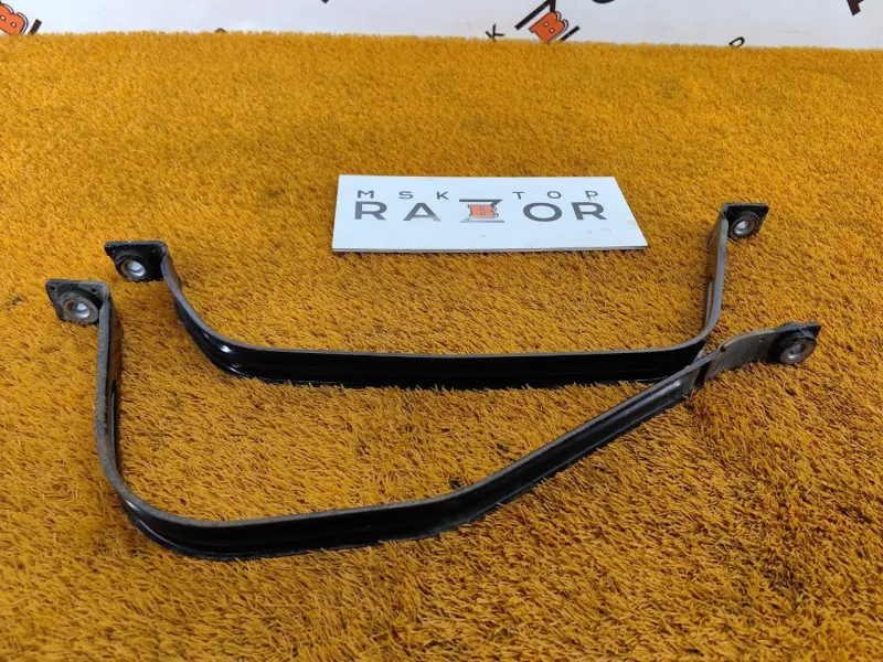 Крепление топливного бака