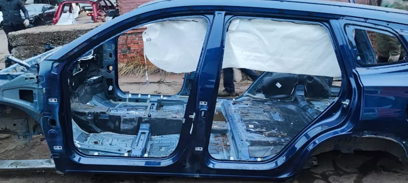 Порог с центральной стойкой