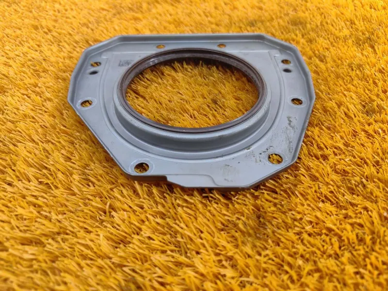 Крышка коленвала