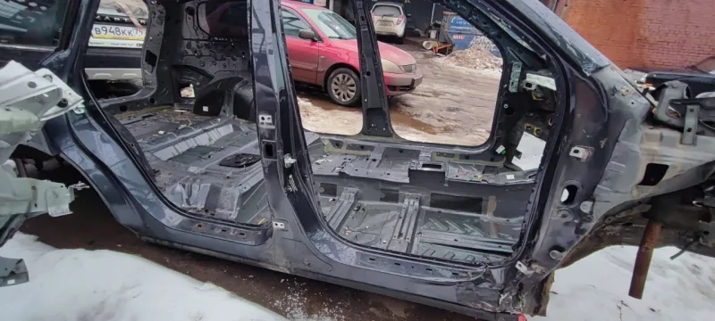 Порог с центральной стойкой