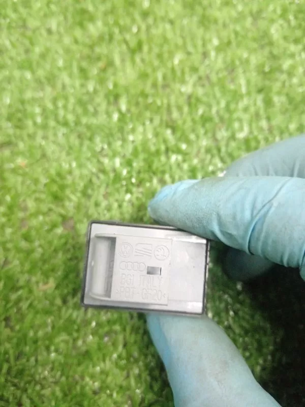 Кнопка стеклоподъемника