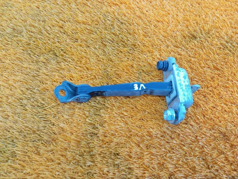 Ограничитель двери