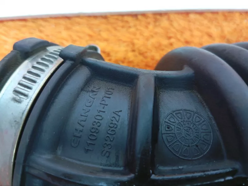 Патрубок воздушного фильтра