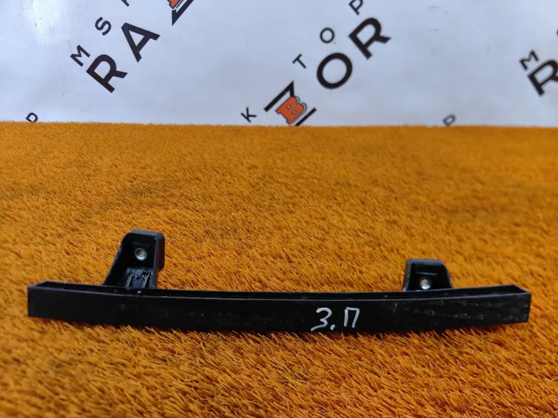 Направляющая стекла двери