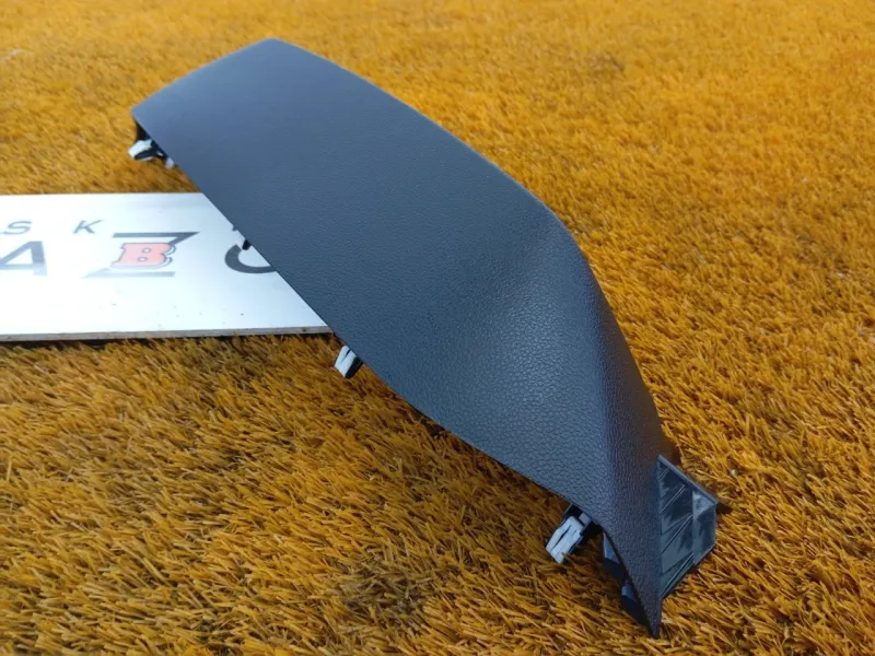 Декоративная накладка торпедо под дефлектор