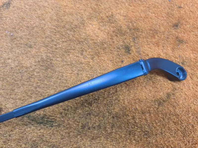 поводок стеклоочистителя