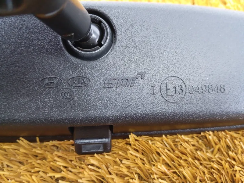 Зеркало заднего вида