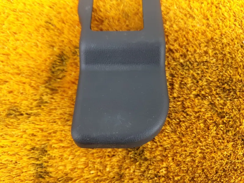 Заглушка крепления сиденья