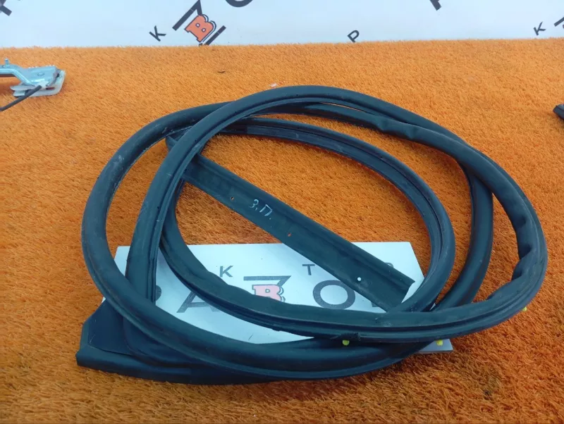 Уплотнитель двери