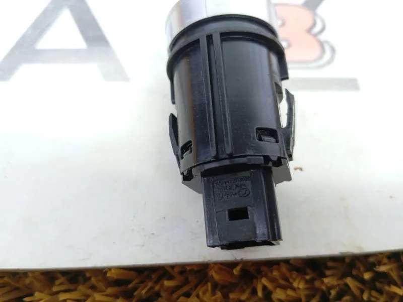 Кнопка запуска двигателя