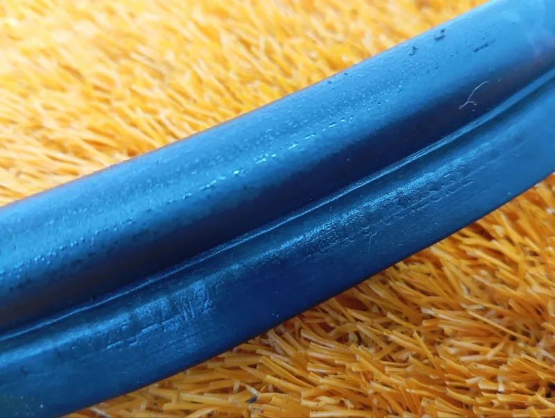 Уплотнитель капота