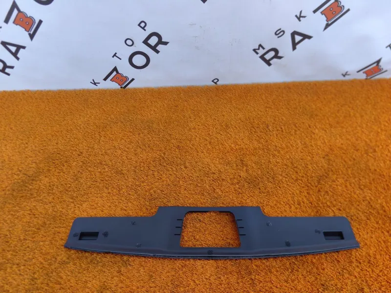 Накладка крышки багажника