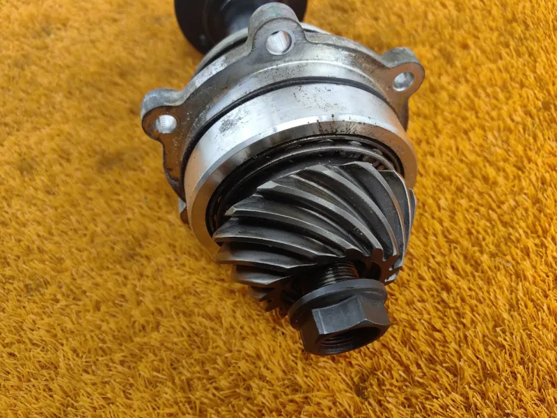 Вал приводной раздаточной коробки