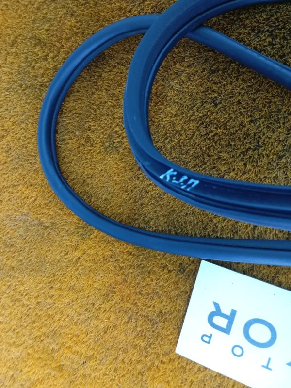 Уплотнитель проема двери