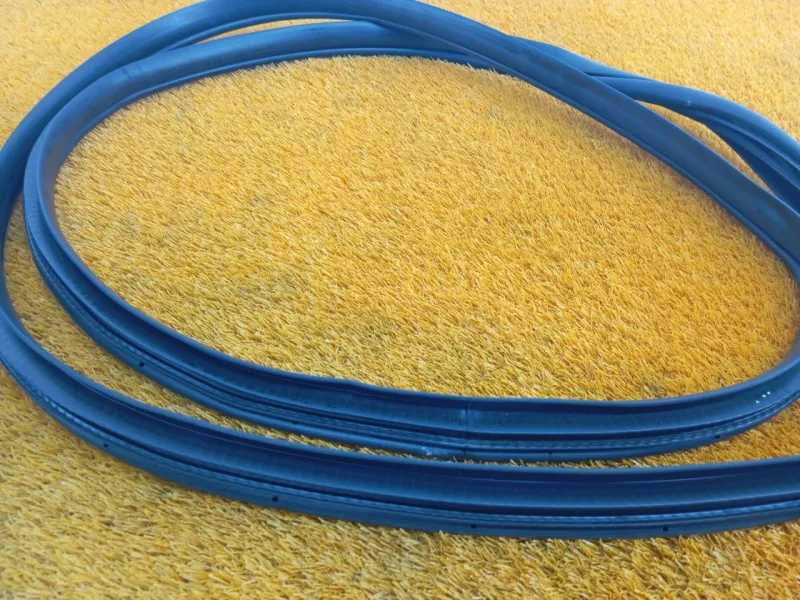 Уплотнитель проема двери