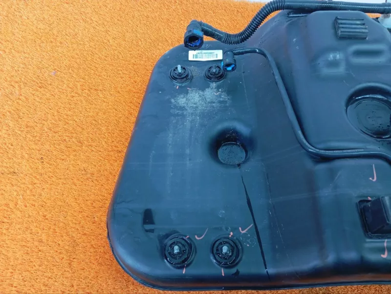 Бак топливный