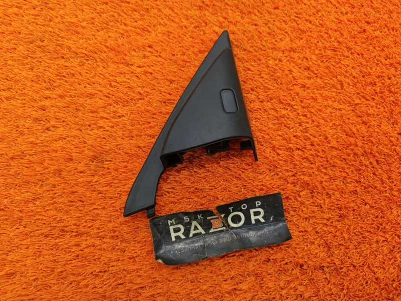 Уголок двери