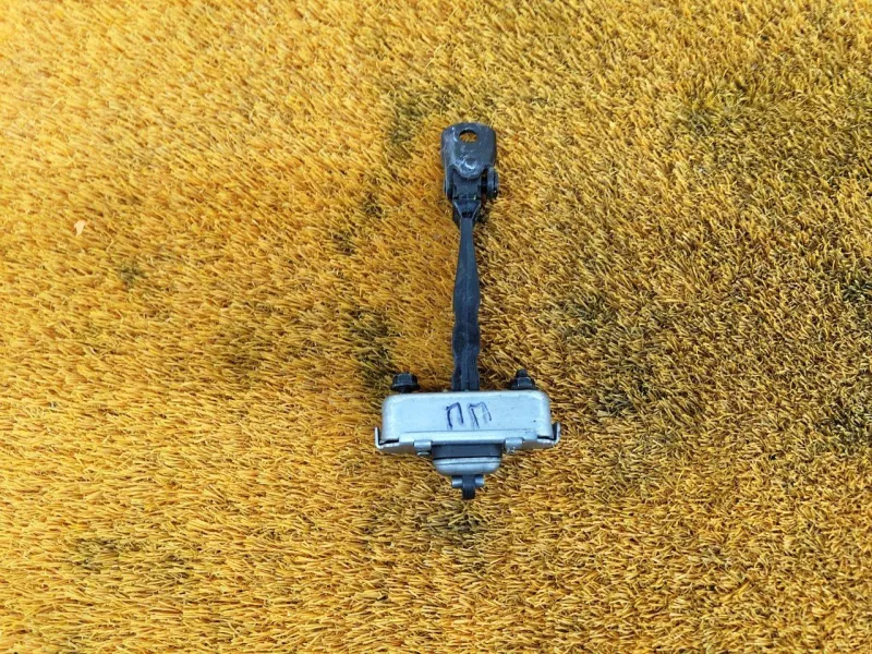 Ограничитель двери