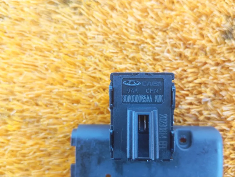 Кнопка стеклоподъемника